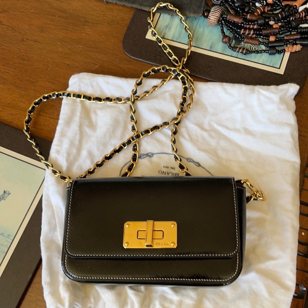 Stunning mini Prada leather cross body bag - Picture 5 of 12